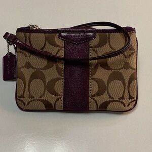 Coach Signature CC  Jacquard with Purple Trim Wristlet F52281 *New Without Tags